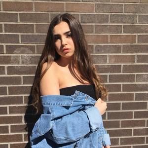 Meet your Posher, Alexia